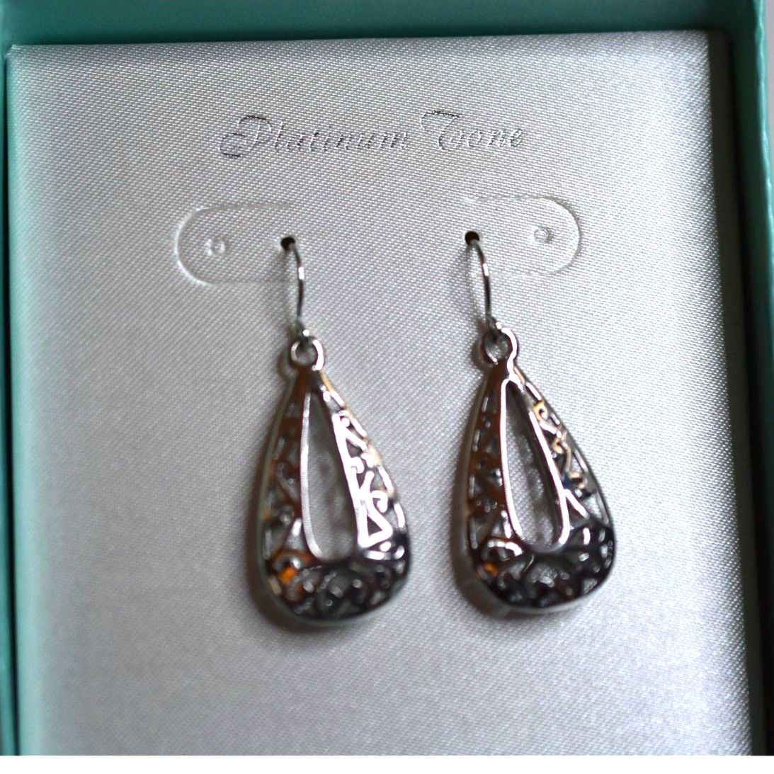 Nib Ultramodern Platinumtone Art Deco Filigree Teardrop Fashion Earrings